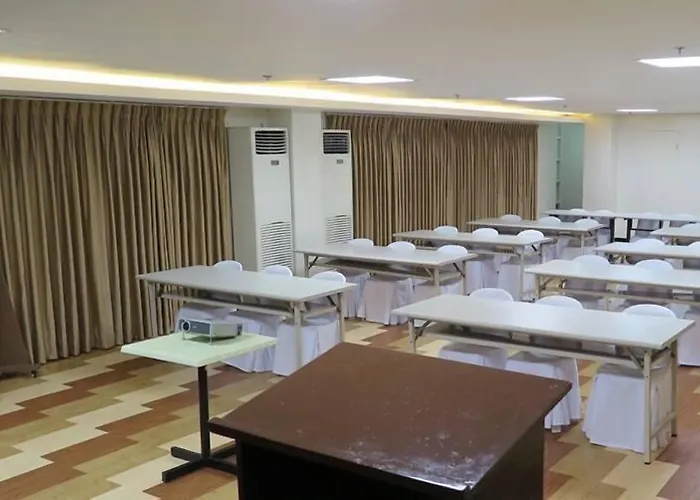 Century Plaza ホテル 3*