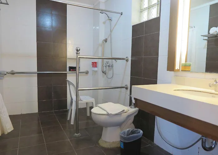 Century Plaza Hotell 3*