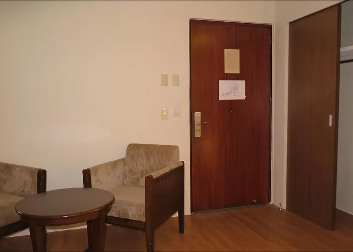 Century Plaza 3*